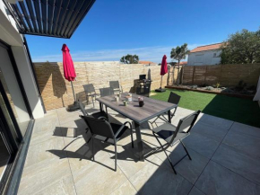 Villa Contemporaine Près de la Plage avec Jardin, Terrasse et Wifi - FR-1-22-359